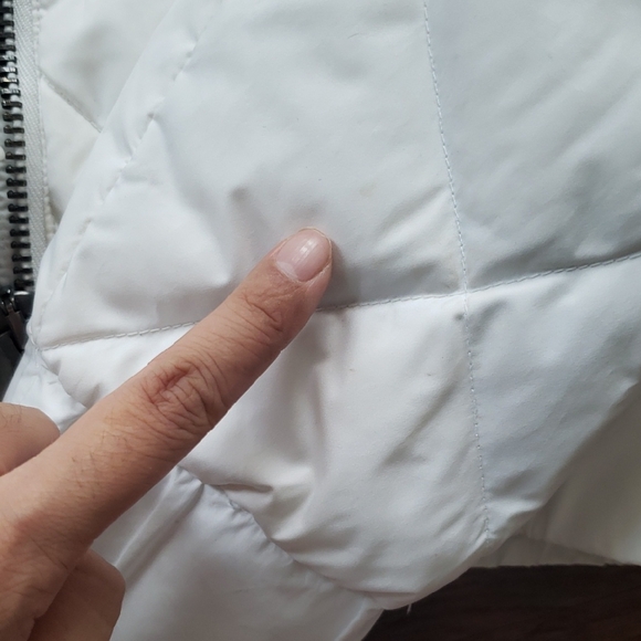 Burberry White Cropped Down Puffer Jacket Size XS - Picture 4 of 11